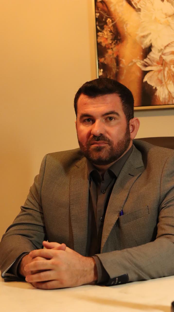 Dr. André Valero em consultório